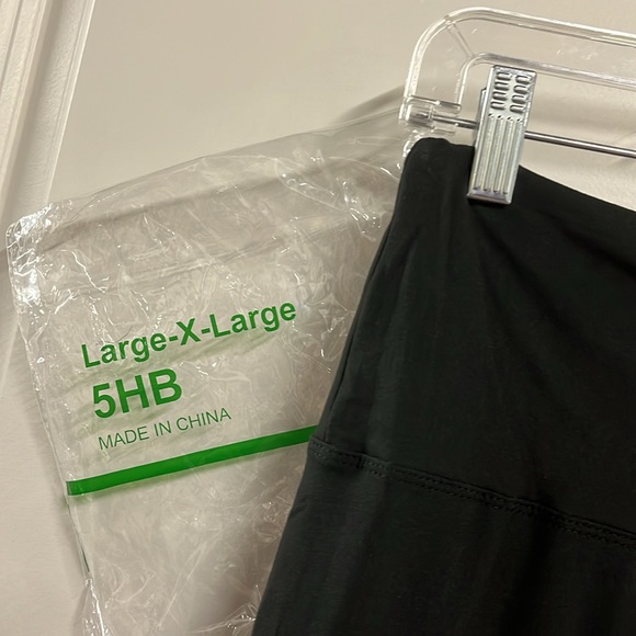 NWOT Women’s Black Soft Biker Shorts - Picture 4 of 4